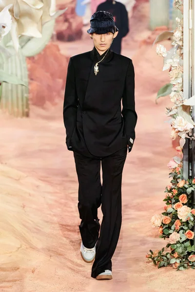 Look 8